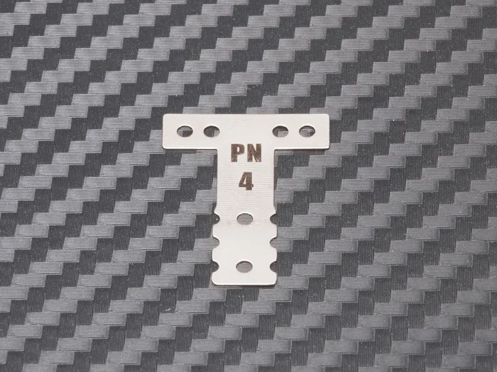 PN Racing Placa T MM dureza #4 en acero para MR03/MR04